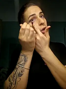 Snapshot of perla97 chatting on 11/09/25, 06:12 perla97 online show from 11/09/25, 06:12