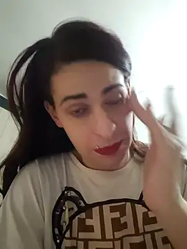 Snapshot of perla97 chatting on 12/21/25, 05:25 perla97 online show from 12/21/25, 05:25