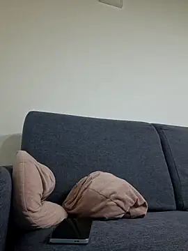 Snapshot of perla97 chatting on 02/11/26, 01:44 perla97 online show from 02/11/26, 01:44