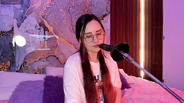 centaurigirl online show from 11/21/25, 04:00