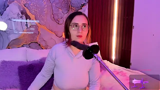 centaurigirl online show from 12/18/25, 04:39