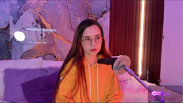 centaurigirl online show from 12/15/25, 12:38