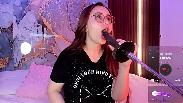 centaurigirl online show from 10/19/25, 04:26