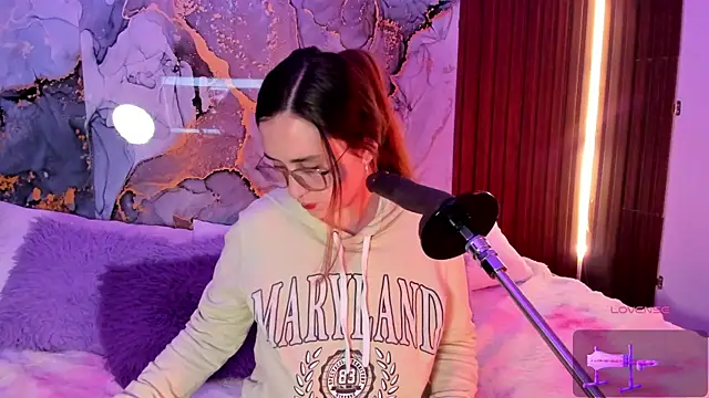 centaurigirl online show from 12/19/25, 04:16