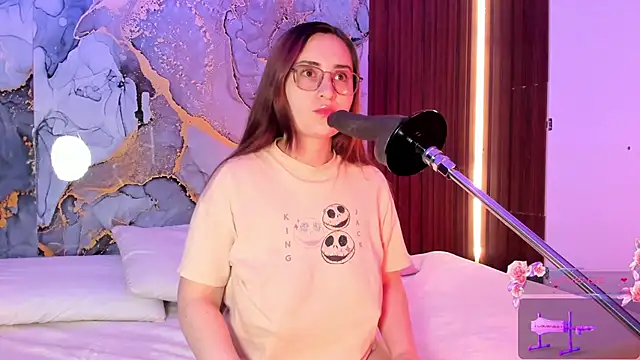 centaurigirl online show from 09/23/25, 04:19