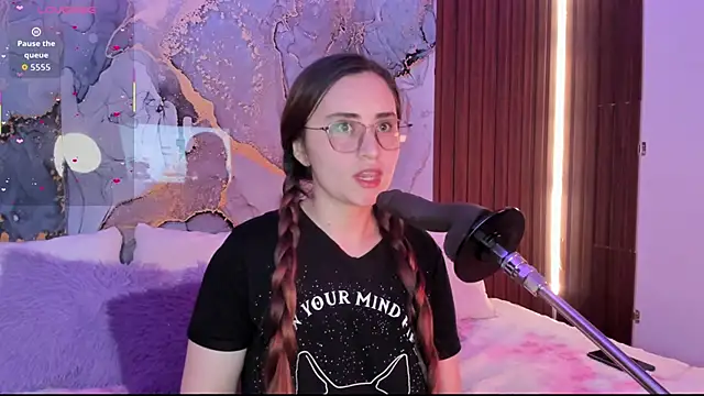 centaurigirl online show from 12/04/25, 04:22