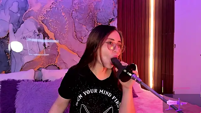 centaurigirl online show from 11/27/25, 03:40