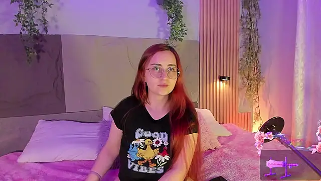 centaurigirl online show from 02/15/26, 04:24