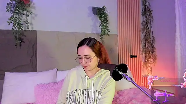 centaurigirl online show from 04/10/26, 04:30