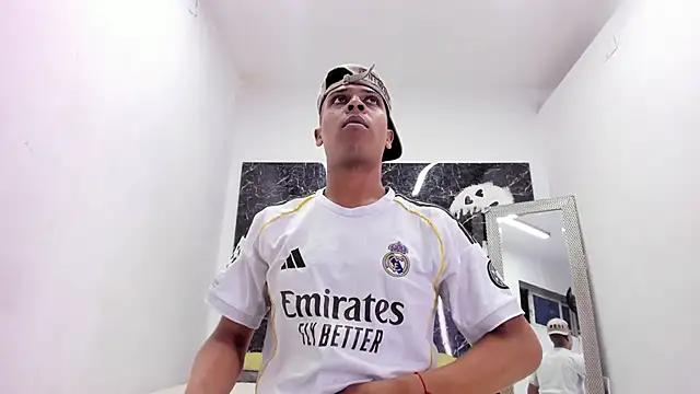 Snapshot of ada-brooke chatting on 11/20/25, 01:17 ada-brooke online show from 11/20/25, 01:17