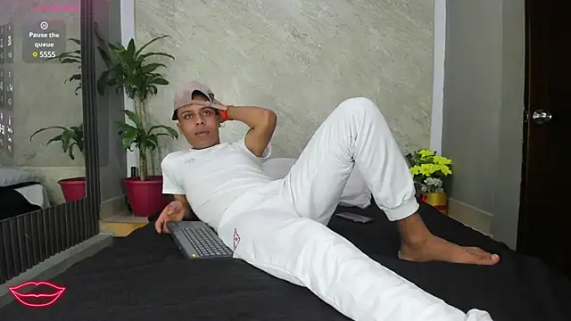 Snapshot of ada-brooke chatting on 03/21/25, 03:33 ada-brooke online show from 03/21/25, 03:33