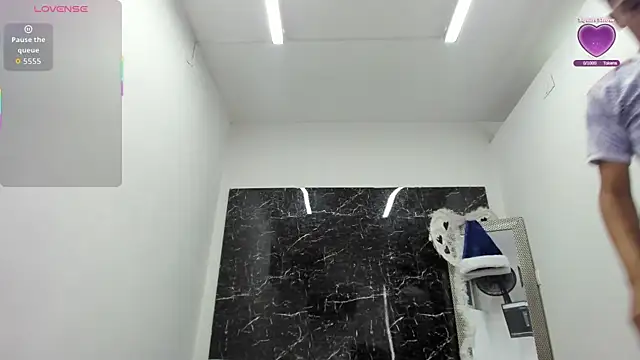 Snapshot of ada-brooke chatting on 11/28/25, 12:05 ada-brooke online show from 11/28/25, 12:05