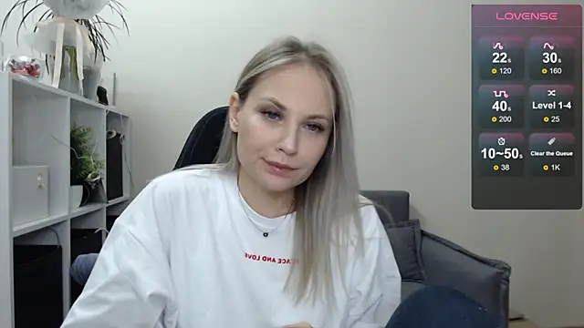 Snapshot of Sunny_bunny6 chatting on 02/18/25, 01:00 Sunny bunny6 online show from 02/18/25, 01:00