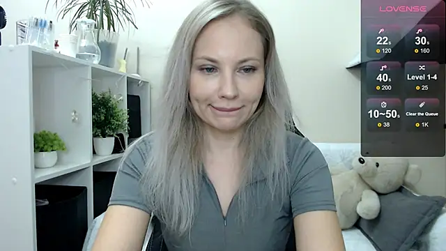 Snapshot of Sunny_bunny6 chatting on 10/10/25, 05:52 Sunny bunny6 online show from 10/10/25, 05:52