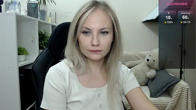 Sunny bunny6 online show from 10/24/25, 02:21