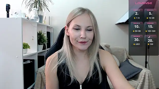Snapshot of Sunny_bunny6 chatting on 09/18/25, 09:56 Sunny bunny6 online show from 09/18/25, 09:56