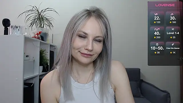 Snapshot of Sunny_bunny6 chatting on 03/05/25, 06:23 Sunny bunny6 online show from 03/05/25, 06:23
