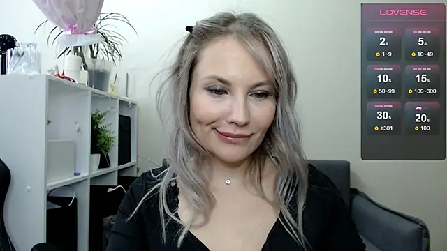 Snapshot of Sunny_bunny6 chatting on 03/19/25, 06:46 Sunny bunny6 online show from 03/19/25, 06:46