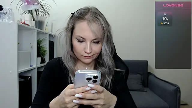 Snapshot of Sunny_bunny6 chatting on 03/19/25, 03:41 Sunny bunny6 online show from 03/19/25, 03:41