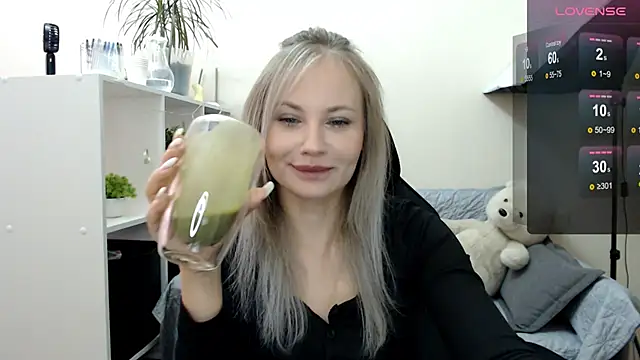 Snapshot of Sunny_bunny6 chatting on 09/30/25, 04:51 Sunny bunny6 online show from 09/30/25, 04:51