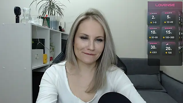 Snapshot of Sunny_bunny6 chatting on 02/11/25, 03:18 Sunny bunny6 online show from 02/11/25, 03:18