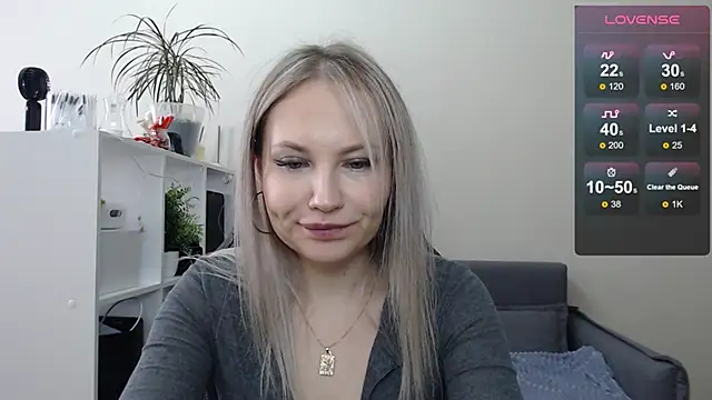 Snapshot of Sunny_bunny6 chatting on 03/03/25, 06:20 Sunny bunny6 online show from 03/03/25, 06:20