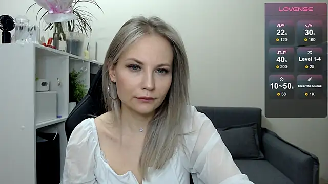 Snapshot of Sunny_bunny6 chatting on 03/17/25, 03:25 Sunny bunny6 online show from 03/17/25, 03:25