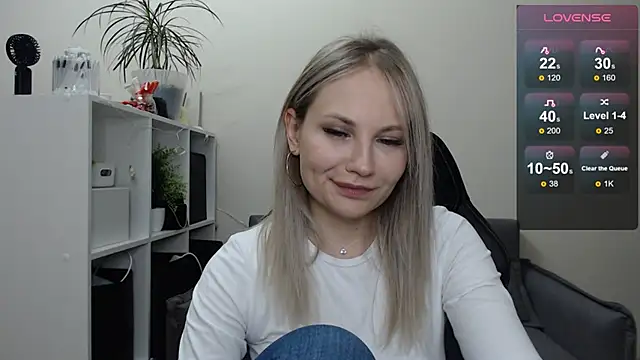 Snapshot of Sunny_bunny6 chatting on 03/07/25, 07:38 Sunny bunny6 online show from 03/07/25, 07:38