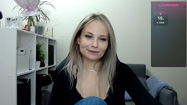 Snapshot of Sunny_bunny6 chatting on 03/13/25, 10:05 Sunny bunny6 online show from 03/13/25, 10:05