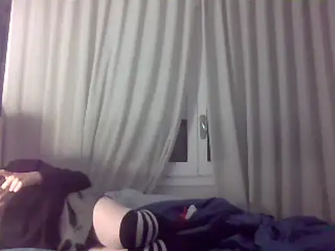 Snapshot of Your_femboy24 chatting on 12/14/24, 08:51 Your femboy24 online show from 12/14/24, 08:51