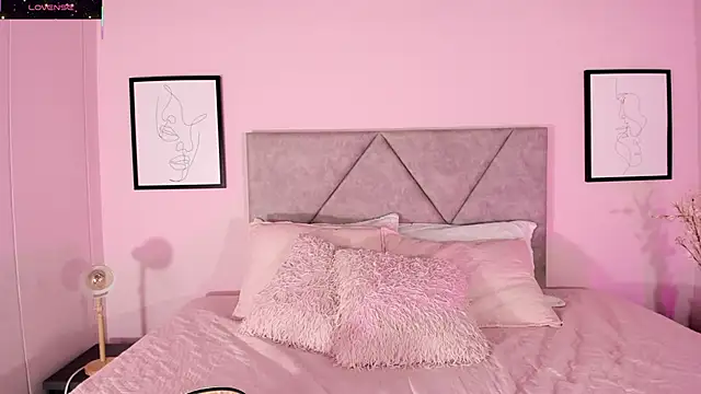 Snapshot of Emilyh_ chatting on 11/24/25, 10:48 Emilyh online show from 11/24/25, 10:48