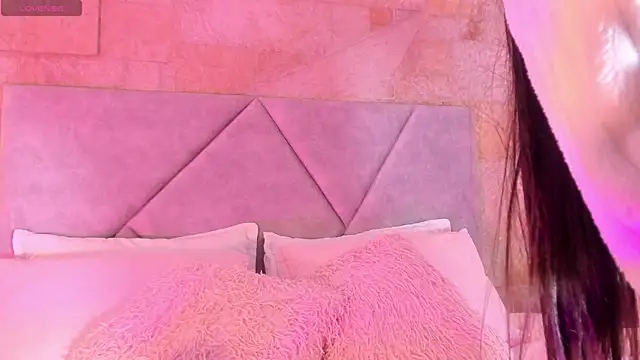 Snapshot of Emilyh_ chatting on 01/08/26, 07:20 Emilyh online show from 01/08/26, 07:20