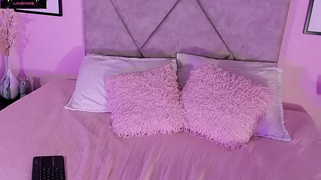 Snapshot of Emilyh_ chatting on 11/13/25, 11:03 Emilyh online show from 11/13/25, 11:03