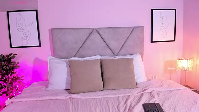 Emilyh  online show from 04/09/26, 07:09