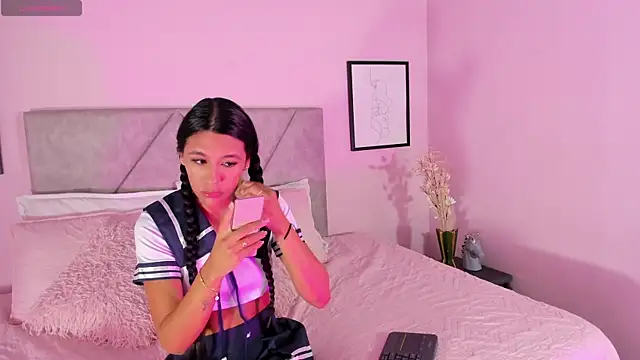 Snapshot of Emilyh_ chatting on 11/20/25, 10:38 Emilyh online show from 11/20/25, 10:38