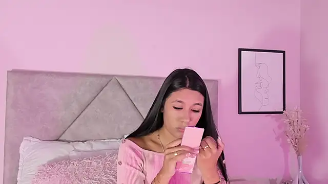 Snapshot of Emilyh_ chatting on 11/11/25, 11:05 Emilyh online show from 11/11/25, 11:05