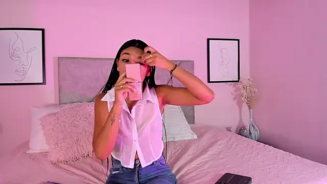 Snapshot of Emilyh_ chatting on 10/22/25, 10:36 Emilyh online show from 10/22/25, 10:36