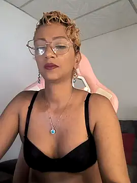 Amaliu  online show from 10/04/25, 03:13