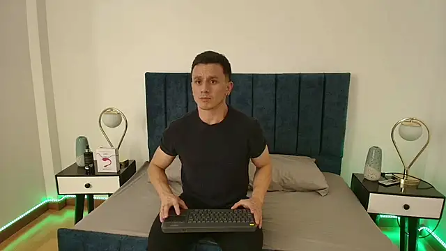 Andrewfalcon online show from 03/12/25, 07:14