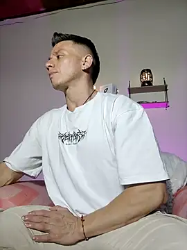 Andrewfalcon online show from 12/17/25, 09:09