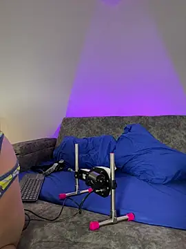 Andrewfalcon online show from 11/05/25, 07:39