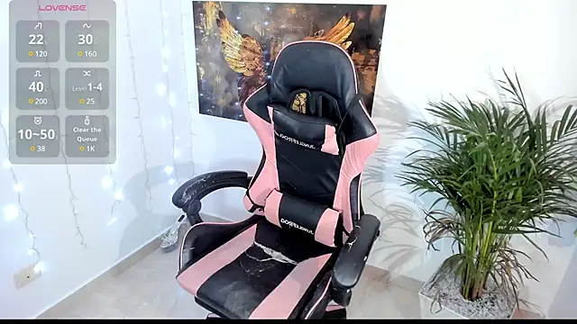 Snapshot of vioolettss chatting on 02/07/25, 12:42 vioolettss online show from 02/07/25, 12:42