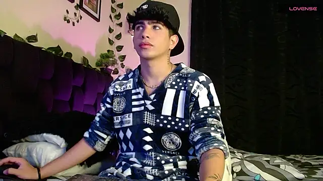 LyleBennett  online show from 02/17/25, 12:49