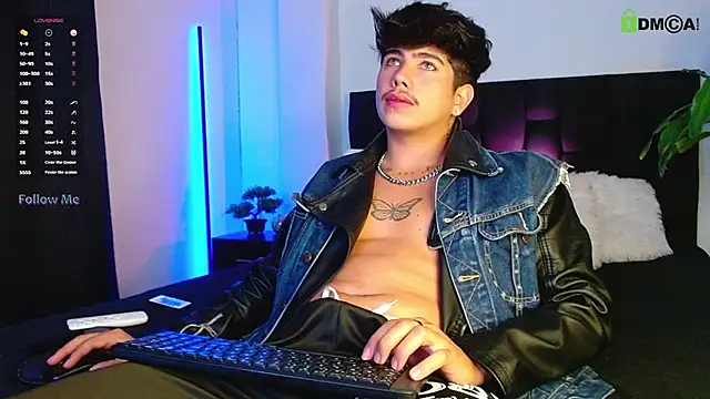 LyleBennett  online show from 09/21/25, 12:32