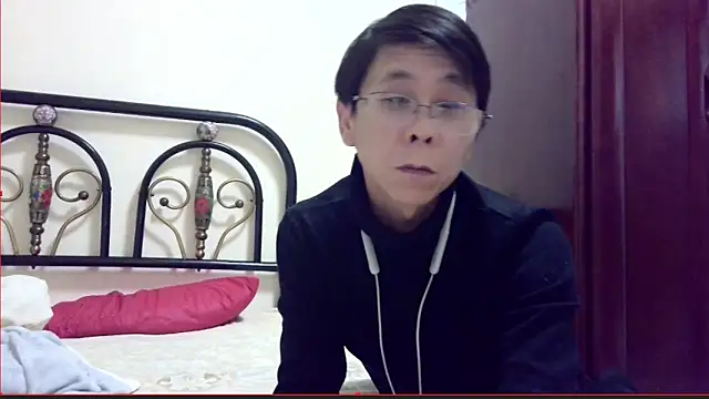 Snapshot of TGH521 chatting on 02/04/26, 01:28 TGH521 online show from 02/04/26, 01:28