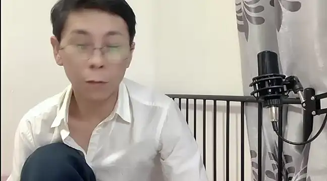 Snapshot of TGH521 chatting on 01/10/25, 10:50 TGH521 online show from 01/10/25, 10:50