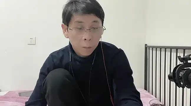 Snapshot of TGH521 chatting on 02/08/25, 01:11 TGH521 online show from 02/08/25, 01:11