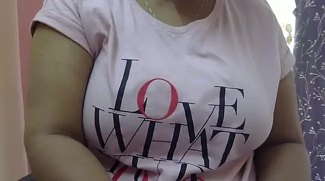 Snapshot of Riya_riyaa chatting on 01/10/25, 07:57 Riya riyaa online show from 01/10/25, 07:57