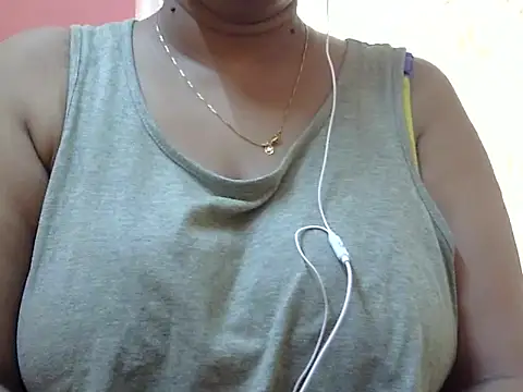Snapshot of Riya_riyaa chatting on 01/18/25, 01:30 Riya riyaa online show from 01/18/25, 01:30