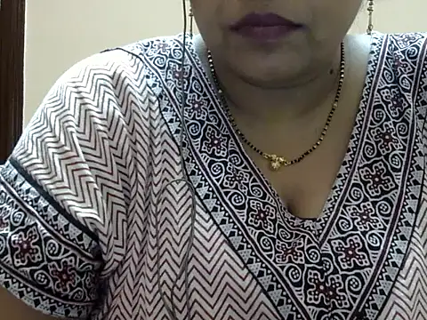 Snapshot of Riya_riyaa chatting on 10/11/25, 02:40 Riya riyaa online show from 10/11/25, 02:40